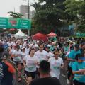 pessoas correndo na largada #paratodosverem