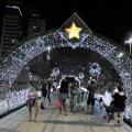 Túnel de luzes com 30 metros é atração de Natal no Novo Quebra-Mar em Santos