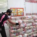 mulher mexe em cesta básica #paratodosverem 