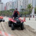 Profissionais do Samu de Santos são treinados para atendimento com quadriciclos nas praias