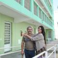 Ex-vigilante celebra vida renovada ao se mudar para o conjunto habitacional em morro de Santos