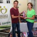 Brinquedos doados por servidores de Santos são entregues ao Fundo Social
