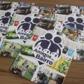 folhetos do programa sobre uma mesa. #paratodosverem