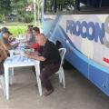 Procon Móvel estaciona na Ponta da Praia, em Santos, e orienta consumidores