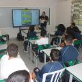 Projeto leva escritor para bate-papo sobre o cinema em Santos em escola municipal no morro