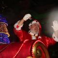 Parada de Natal emociona milhares de crianças e adultos no Centro de Santos