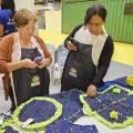moradoras ao lado de peças sustentáveis #paratodosverem 