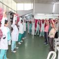 pessoas fazendo alongamento #paratodosverem 