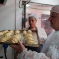professor tira pão de forno #paratodosverem 