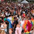 pessoas na parada gay #paratodosverem 