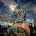 estátua do cemitério ä noite #paratodosverem