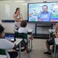 Professora dando aula   #paratodosverem 