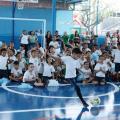 menino chuta bola na nova quadra #paratodosverem 
