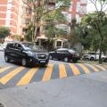 carro passando em lombada #paratodosverem 