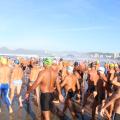 competidores se lançam ao mar #paratodosverem