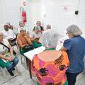alunos acompanham a aula #paratodosverem