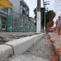 Revitalização de trecho da Conselheiro Nébias tem metade das calçadas concretadas