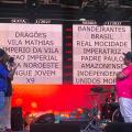 painel com a lista de escolas conforme o dia de desfile. #paratodosverem