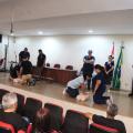 pessoas fazendo treinamento #paratodosverem 