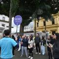 guia leva turistas em passeio #paratodosverem 