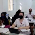 imagem de video mostra alunos na classe conversando #paratodosverem
