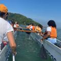 Alunos do Parquinho Tecnológico de Santos curtem dia especial de aprendizado em praia do Guarujá