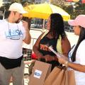 Campanha de prevenção ao câncer labial conscientiza ambulantes em Santos neste sábado
