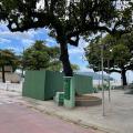 área tapumada junto a canal na orla. #paratodosverem