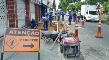 operários atuando na obra #paratodosverem 