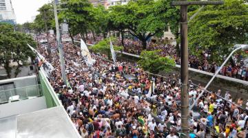 Multidão em Santos se despede emocionada do Rei do Futebol