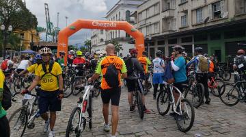 Pedal Anchieta traz 40 mil ciclistas a Santos. Plano Cicloviário de SP é assinado no Museu Pelé
