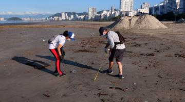 Nova coleta de resíduos praia em Santos complementa estudo sobre poluição 