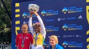 Paratleta de Santos vence maratona internacional na África do Sul