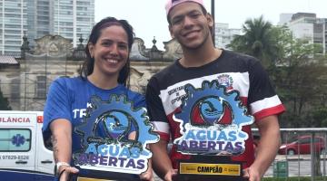 Os campeões da terceira etapa do Santista de Aguas Abertas. #paratodosverem