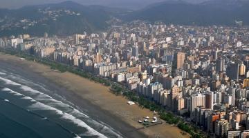 Foto aérea de Santos. #paratodosverem