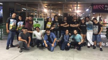 grupo reunido posa para foto #paratodosverem 