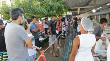 Fiscais orientam funcionamento do Mercado de Peixes em Santos