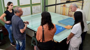 Visita monitorada e exposição surpreendem público na Semana Nacional de Arquivos de Santos