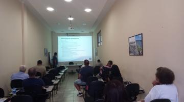 agentes em sala de aula acompanhando capacitação #paratodosverem 