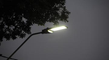 lâmpada de led no alto de poste. #paratodosverem 