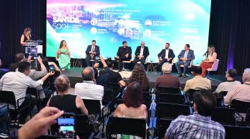 pessoas falando no fórum #paratodosverem 