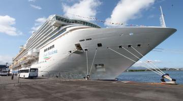 navio atracado no porto de santos #paratodosverem