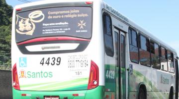 ônibus circulando na rua #paratodosverem