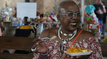 Feira Afro leva diversidades de cultura, cores e sabores ao Centro Histórico de Santos