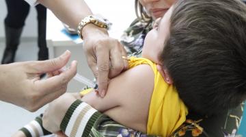 Vacinação contra poliomielite e sarampo chega a 80% do público-alvo na Cidade