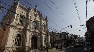 Linha Turística faz parada no Centro Português pela primeira vez