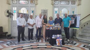 Fundo Social de Santos recebe doação de alimentos e pacotes de absorvente