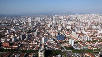 Vista aérea de bairros das zonas Leste e Centro 