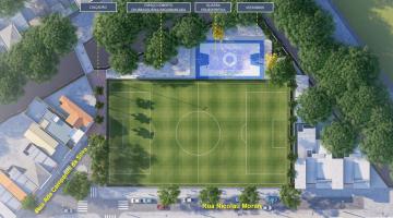 Perspectiva do complexo esportivo, com campo de futebol ao centro e área cobertas na laterais. Imagem é vista do alto. #paratodosverem