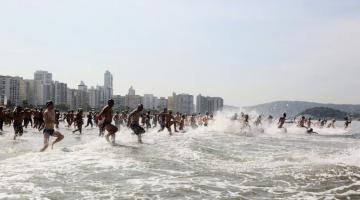 atletas entrando na água #paratodosverem